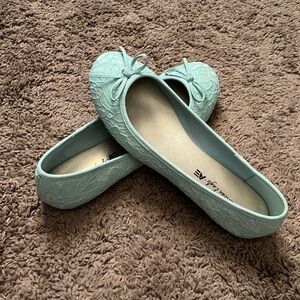 American Eagle mint lace flats